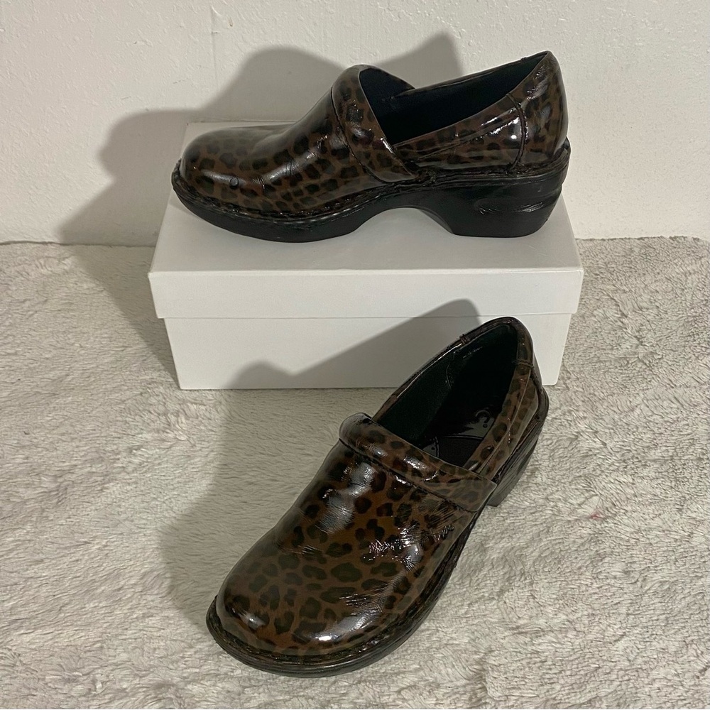 BOC Born Concept Vegan Brown Black Leopard Print Clogs Women’s Size 7.5